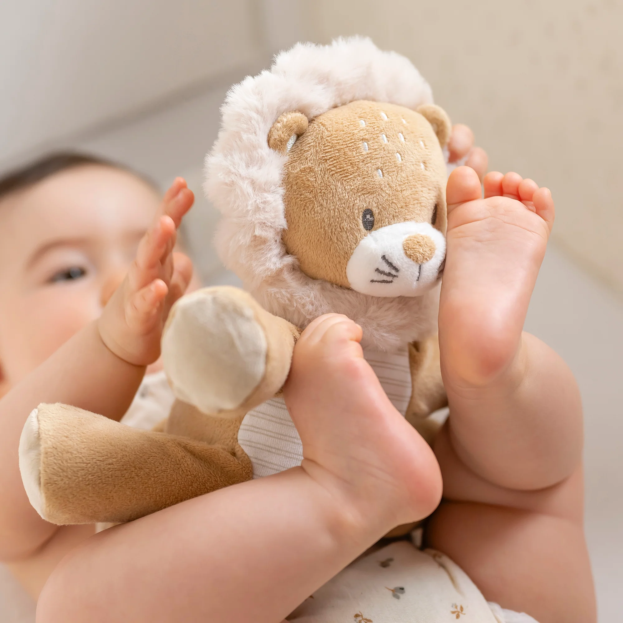 Cuddly Lion FLO, ERNEST & OLI - Image 4